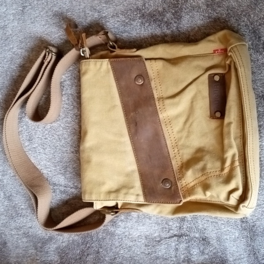 Augur by Strauss messenger bag